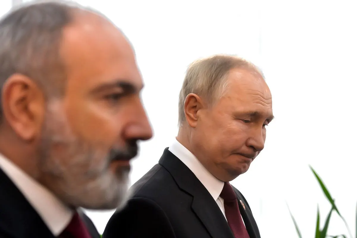 За январь—май 2026 года товарооборот упал до $2,196 млрд (−21,5%). Доля России в структуре торговли снизилась с 35,1% до 28%. Ограничения на ввоз продуктов и курс Армении на сближение с Европой осложнили отношения; ситуацию обсуждали на встрече в Екатеринбурге.