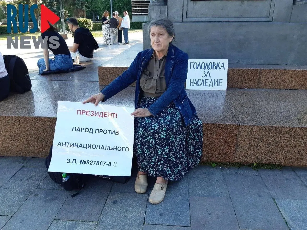 Председатель новосибирского отделения ВООПИК Наталья Шамина объявила голодовку в Москве; её сначала доставили в отдел полиции, а затем перевезли в психиатрическую больницу — активисты намерены обжаловать помещение.