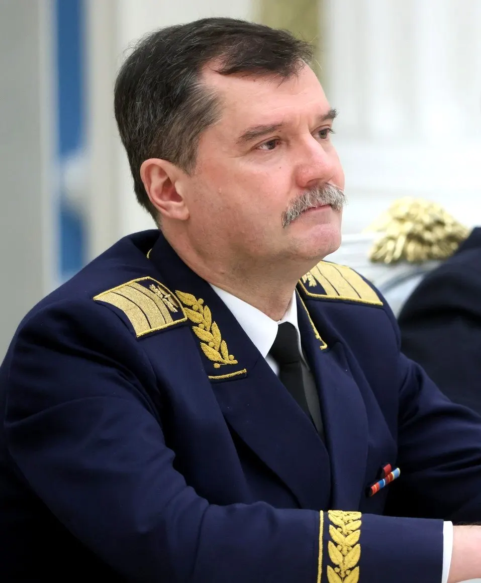 Бывшего руководителя Росавиации задержали по подозрению в особо крупном мошенничестве в составе организованной группы. Следствие считает, что его действия нанесли значительный ущерб бюджету; ранее по делу арестовали его бывшего заместителя.
