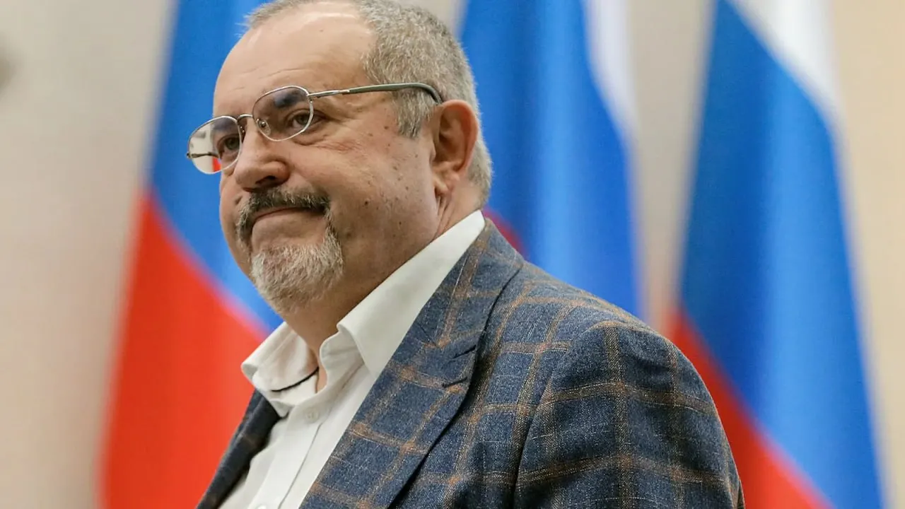 Министерство юстиции признало иноагентами оппозиционного политика Бориса Надеждина и проект, помогающий независимым кандидатам. Ведомство обвиняет их в распространении «фейков» и взаимодействии с иностранными агентами; сам Надеждин называет решение попыткой устранить опасных оппонентов.