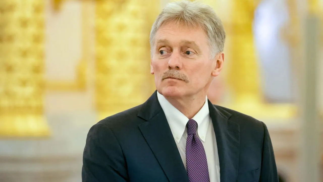 Пресс‑секретарь президента заявил, что вовлечение западных стран и их спутниковых систем превратило спецоперацию в полноценный военный конфликт; удары по гражданской инфраструктуре он назвал террористическими и при этом подтвердил готовность к переговорам при посредничестве США.