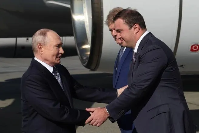 На рабочей встрече обсудили экономику, крупные инфраструктурные проекты, поддержку участников СВО и решение накопившихся социальных проблем. Прогноз по ВРП региона на 2025 год скорректирован до примерно 1,3%; сельское хозяйство выросло около 6%.