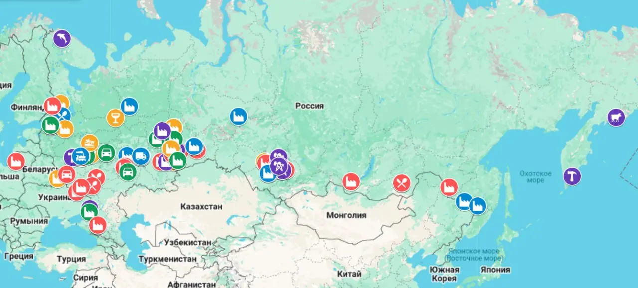 Интерактивная карта, собравшая случаи остановок производств, задержек зарплат и массовых увольнений, показывает, что с начала 2026 года кризис охватил всю страну — от Калининграда до Камчатки.