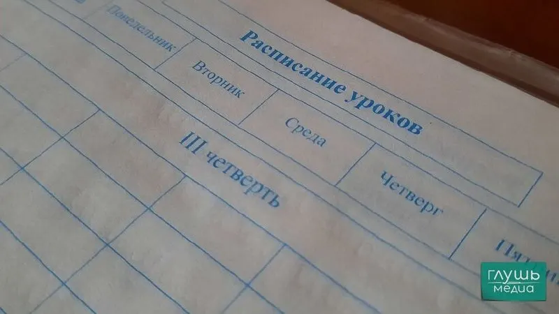Вице‑спикер Госдумы Борис Чернышов предложил поощрять школьников за заметное улучшение успеваемости — единовременными выплатами, сертификатами или грантами. Инициативу направили вице‑премьеру Дмитрию Чернышенко.