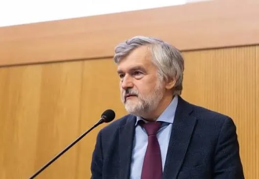 Главный экономист ВЭБа Андрей Клепач уволен после высказываний о технологическом и экономическом отставании страны и последовавшей реакции.