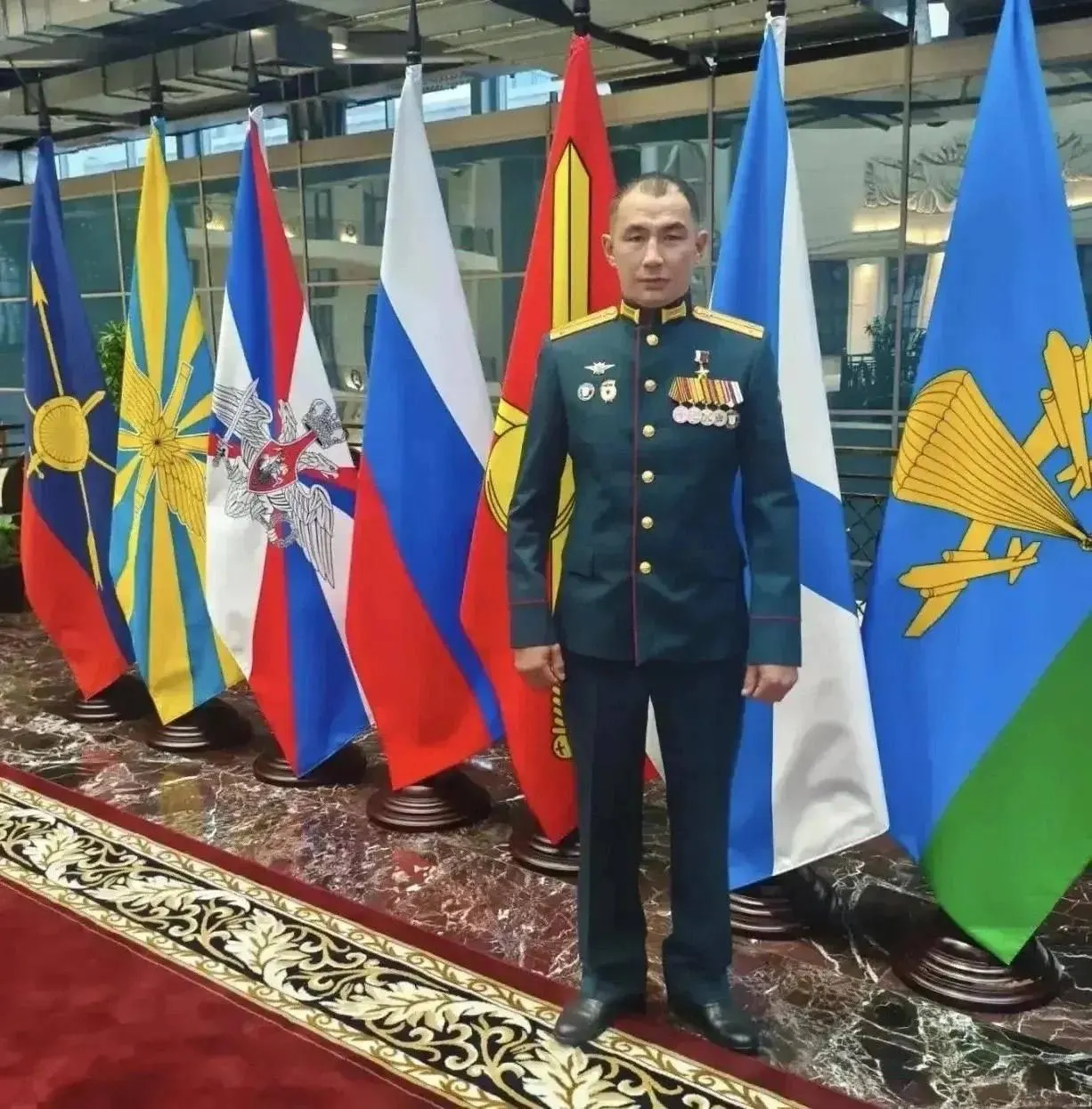 Уроженец Забайкальского края Эльдар Куконбеков награжден высшей государственной наградой; военный служил лейтенантом, командовал взводом и movilizован в 2022 году, продолжая службу по контракту.