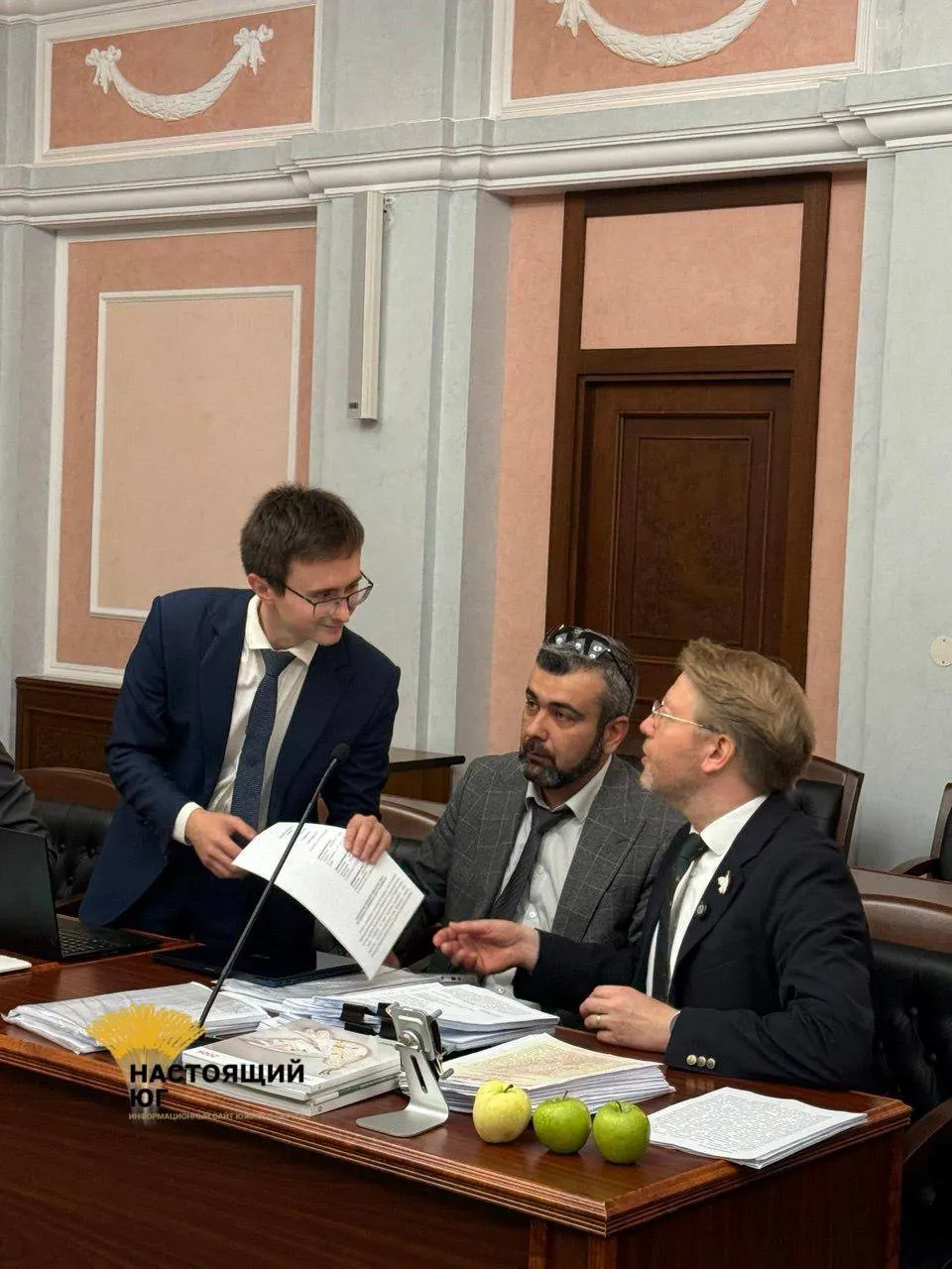 На слушании Верховного суда представитель ЦИК заявил о нарушениях со стороны партии в предвыборной агитации и авторских правах; бюллетень может быть пересмотрен после решения суда.