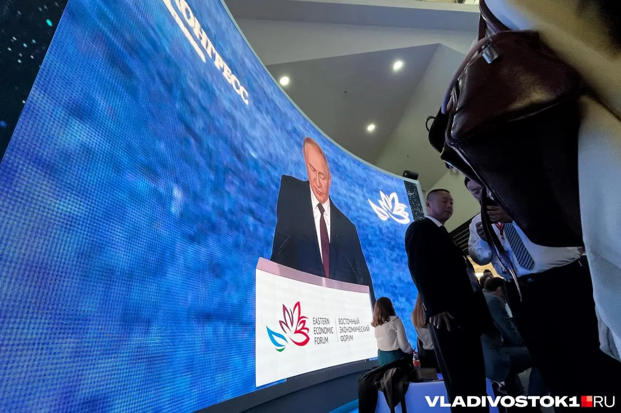 Президент России прибудет во Владивосток 2–3 сентября для участия во форуме, проведет совещания по развитию Дальнего Востока и встретится с региональными и международными партнерами.