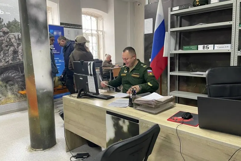Официальные лица заявляют, что мобилизации в стране не планируются; тему продолжают обсуждать в западных СМИ, но эксперты считают цель — давление на общество.