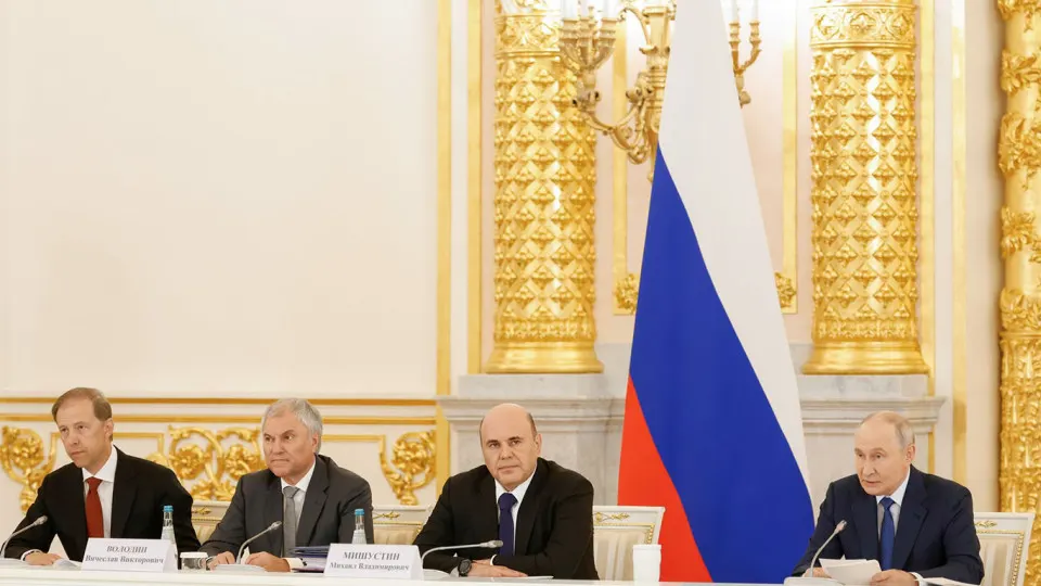 Власти обсуждают новые меры поддержки ветеранов боевых действий и возвращения к гражданской жизни, включая обязанности работодателей и запрет на увольнение.
