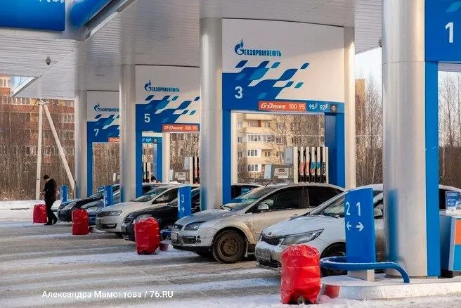 Газпромнефть отменяет лимиты на заправках в нескольких регионах, позволяя заправляться без ограничения объема и оплачивать после заправки.