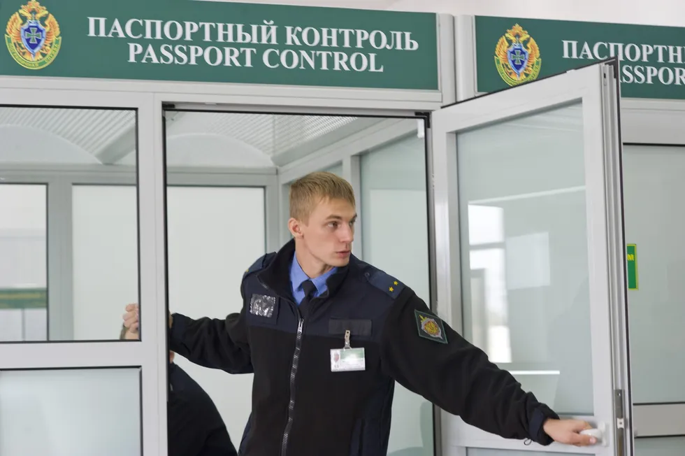 Люди из разных регионов делятся опытом прохождения паспортного контроля, досмотров и проверок на границе в условиях войны и напряженной обстановки.