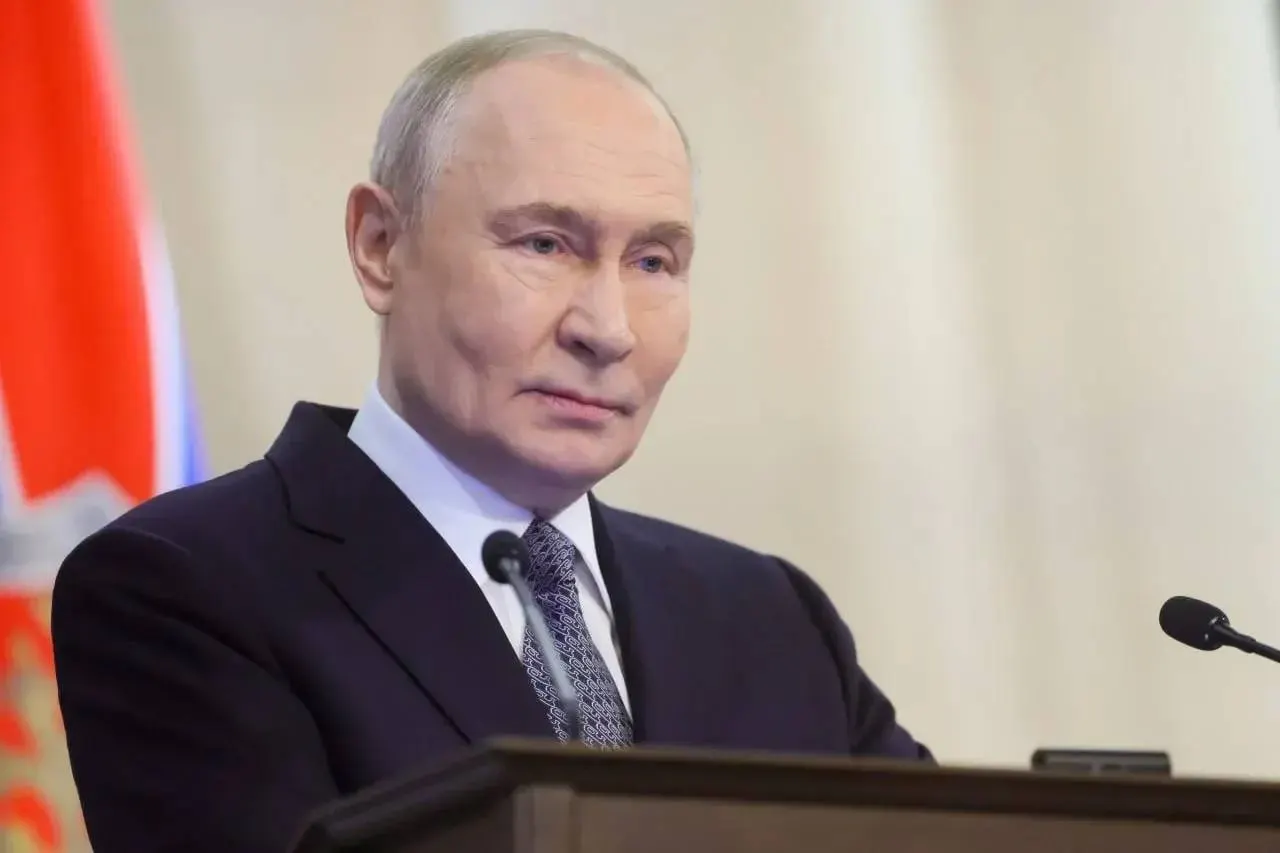 Президент поздравил десантников, отметив их мужество и вклад в обеспечение обороноспособности страны в ходе специальной военной операции.