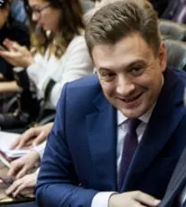 Депутат Георгий Камнев направил обращение к главе Минпромторга Антону Алиханову с просьбой снизить стоимость автомобилей «АвтоВАЗа» на внутреннем рынке, указав на более низкие цены за пределами страны, в том числе в Белоруссии.