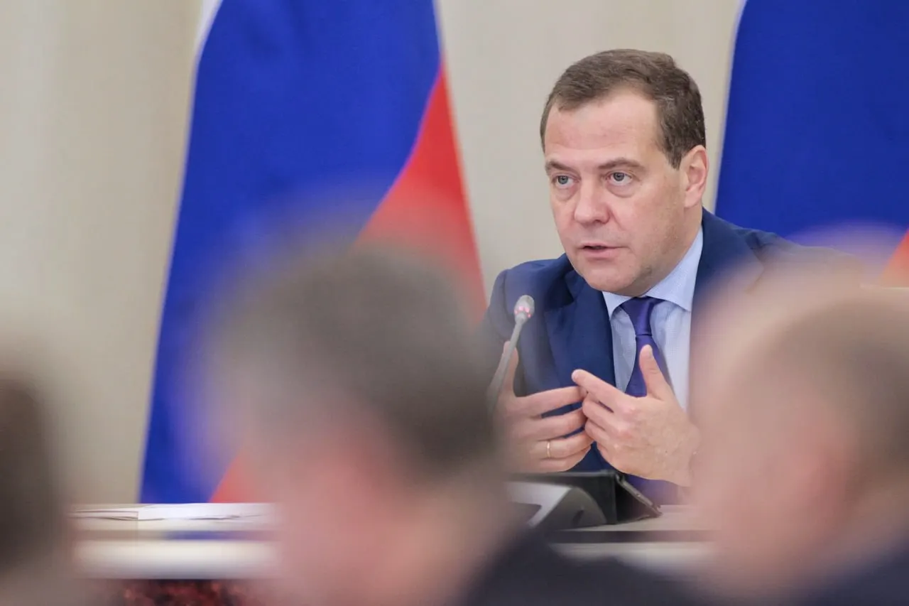Лидер единой России заявил, что прекращение или приостановка СВО не ликвидирует идеологическую борьбу, а задачи воспитания общества остаются актуальными как для сторонников, так и для нас.