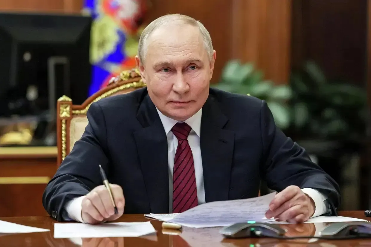 За восемь месяцев 2026 года бизнес перечислил в бюджет рекордную сумму — 383,69 млрд рублей; дефицит бюджета растет.