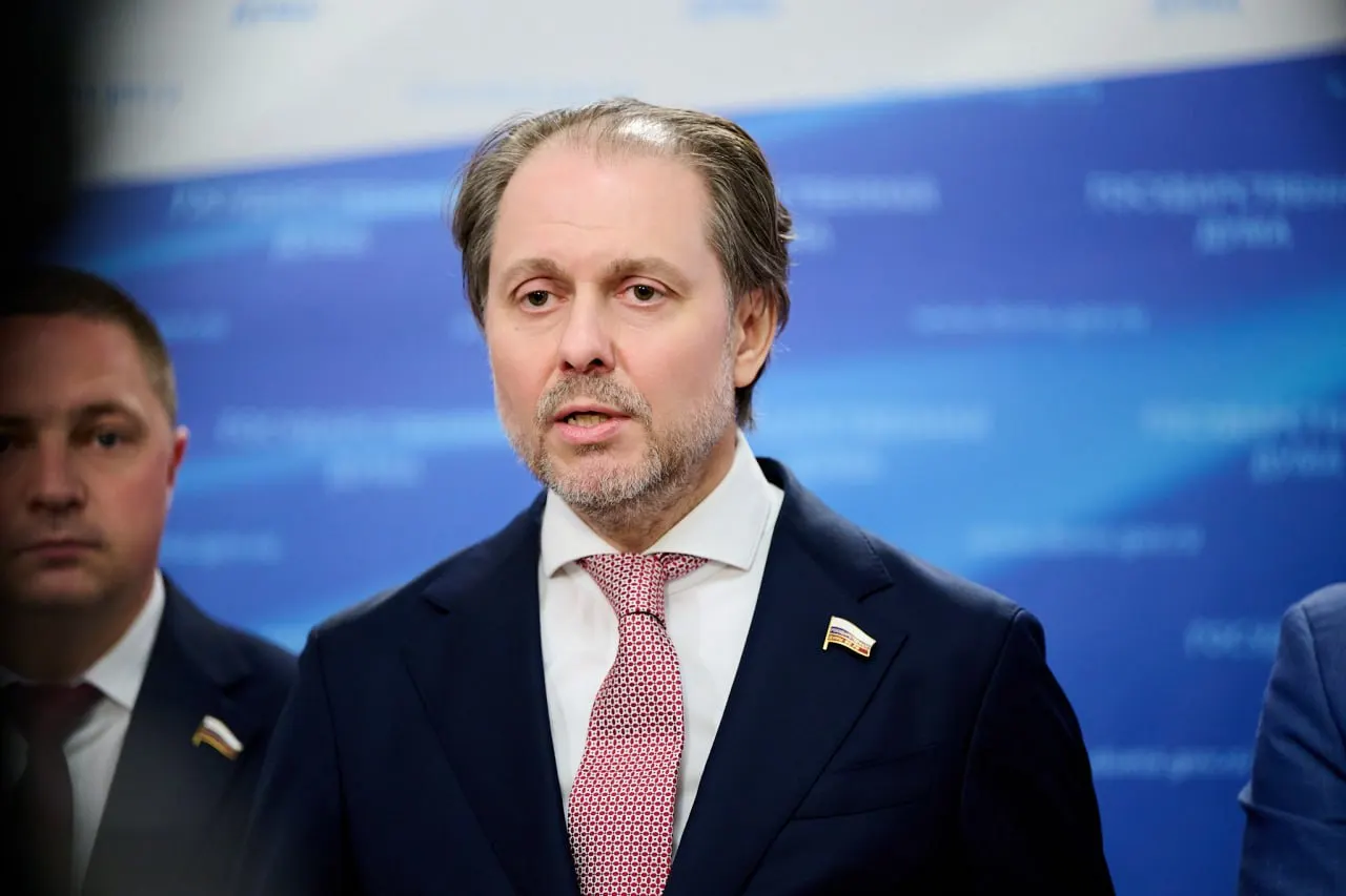 Депутат от ЛДПР Владимир Сысоев возглавил комитет по охране здоровья; образование — экономика и юриспруденция, ранее занимал посты в Тюменской области.
