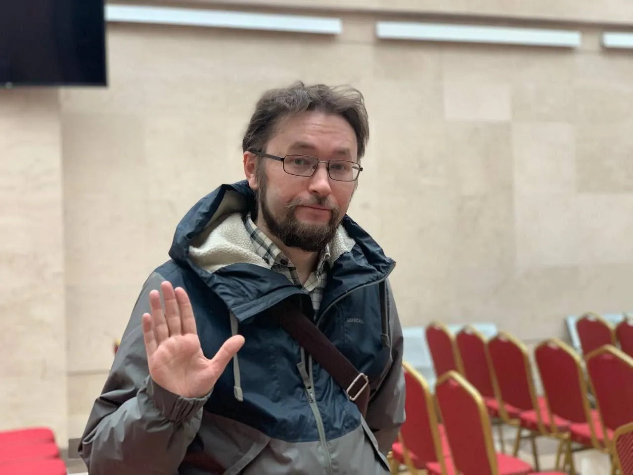 Андрей Бояршинов уже месяц находится в штрафном изоляторе; комиссия решит, признают ли его злостным нарушителем; ранее ему не передавали письма, что стало предметом огласки.