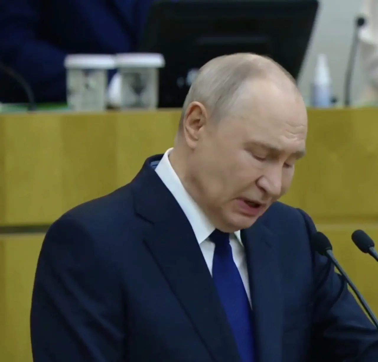Путин выступил на первом заседании Госдумы и заявил об уверенности экономики и суверенитете, призвал поддержать военных и их семьи; назвал день присоединения регионов к России важной вехой.