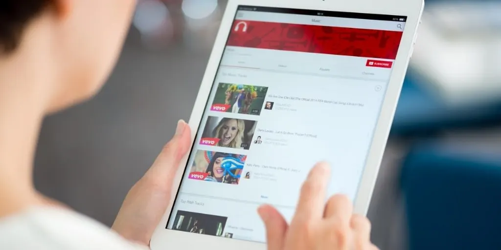 В первые шесть месяцев 2026 года видеопотребление в России росло за счёт YouTube; без него общий рост был бы отрицательным.