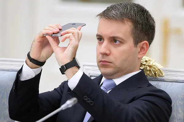 Бывший министр связи и массовых коммуникаций Николай Никифоров обвиняется в создании преступного сообщества и участие в финансовой пирамиде Finiko; пострадали тысячи вкладчиков, потери — миллиарды.