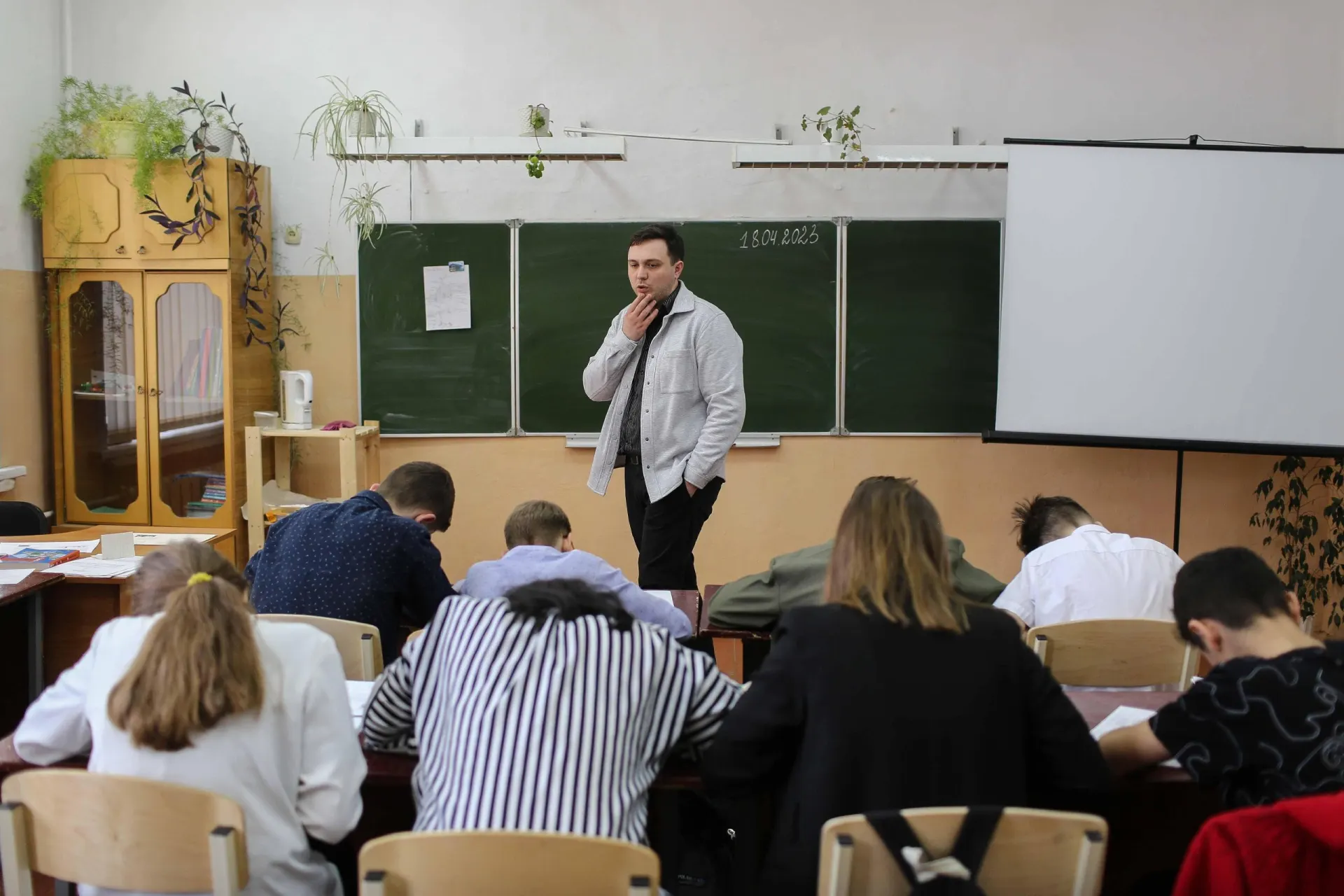 Минпросвещения ввело дополнительный час истории в учебную программу; это повлияло на расписание школьников.