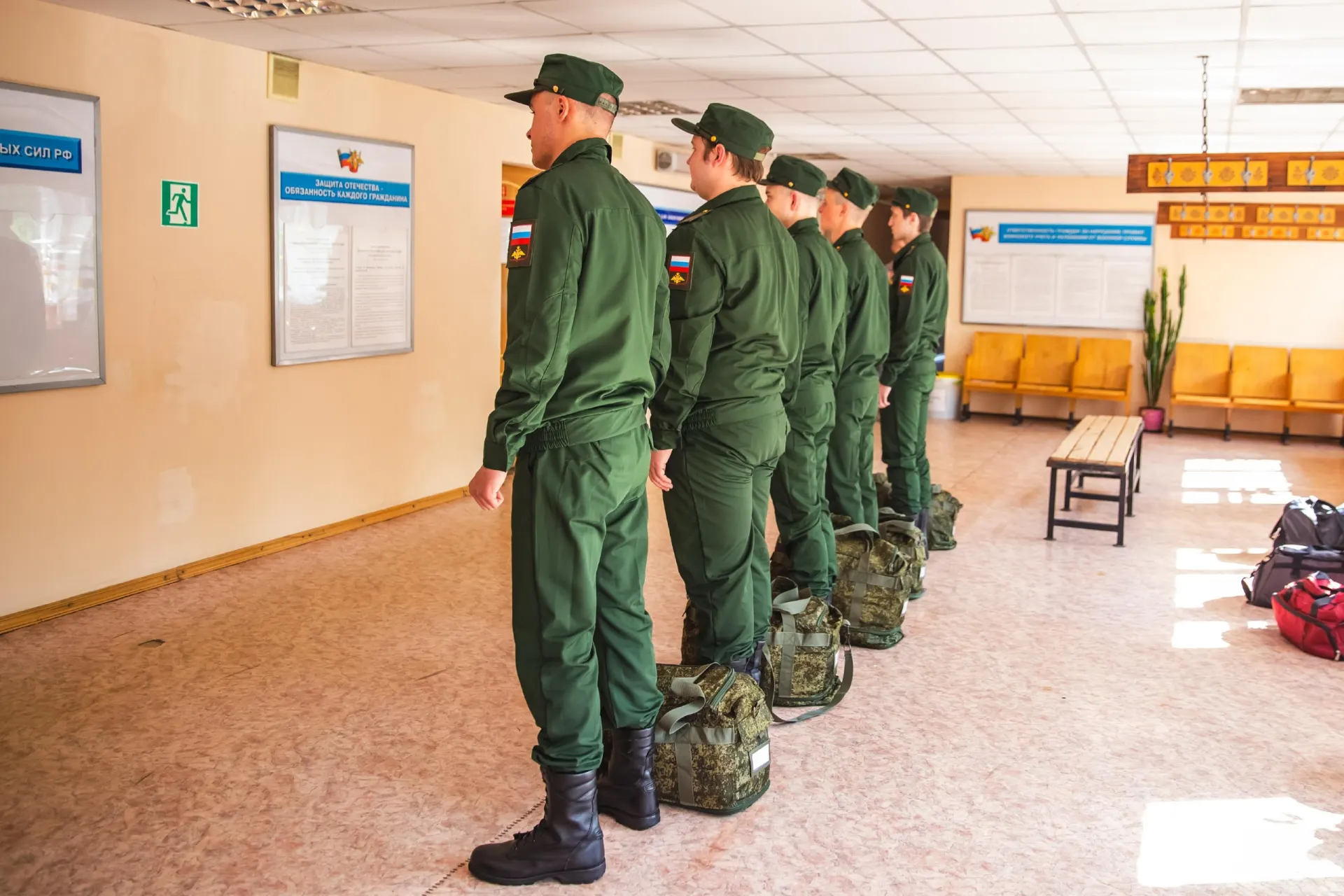 Рассказываем, кто может получить отсрочку и как оформить освобождение от службы по новой системе.