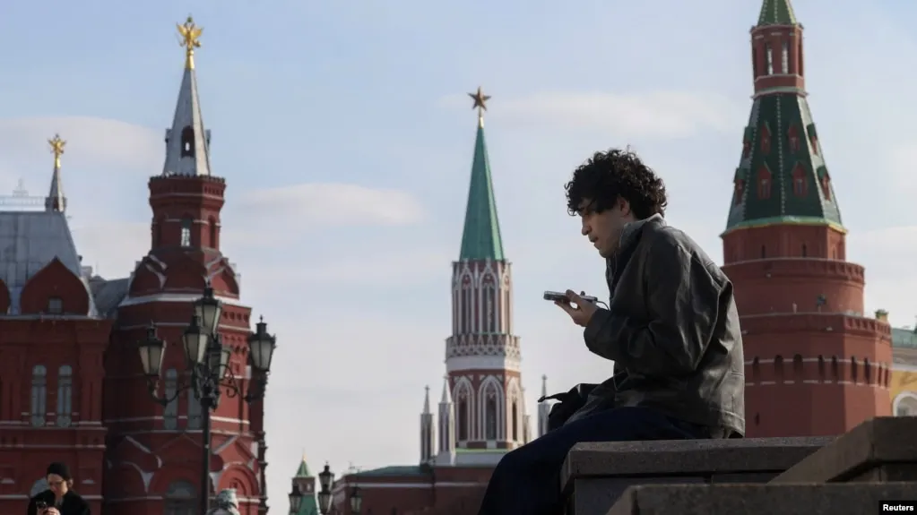 Законопроект предусматривает идентификацию несовершеннолетних в соцсетях и сокращение их онлайн-времени, с целью ограничения доступа к запрещённому контенту.