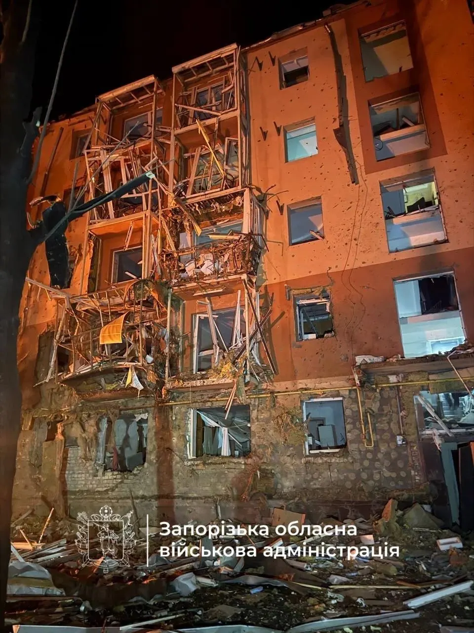 За ночь зафиксированы атаки беспилотников по регионам России; пострадали гражданские лица, в том числе в Брянской области. Рязанский НПЗ частично остановил работу одной установки; вынесен приговор по призыву к терроризму. Обсуждаются новые санкции.